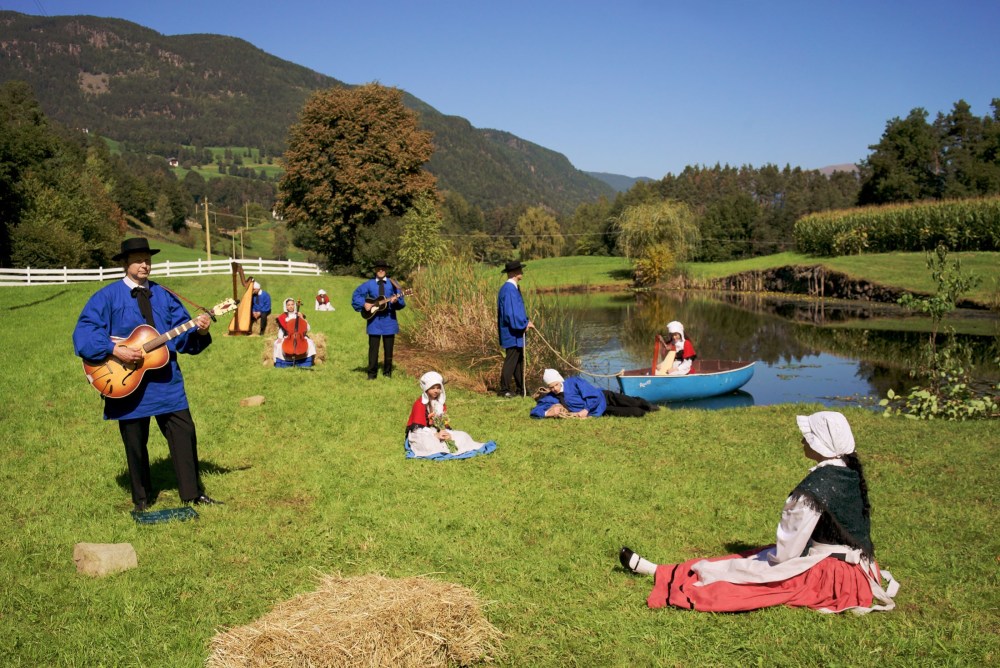 Ragnar Kjartansson - Sunday Without Love - Exhibitions - Luhring Augustine