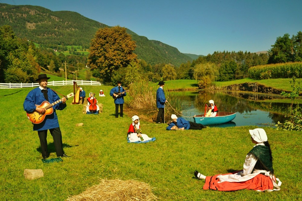 Ragnar Kjartansson - Sunday Without Love - Exhibitions - Luhring Augustine