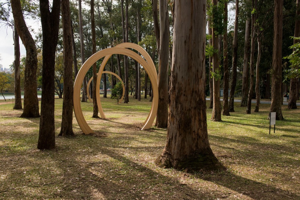 Oscar Tuazon,&amp;nbsp;Growth Rings, 2019/2021, Site-specific installation of 3 Douglas Fir rings. Photo: Levi Fanan / Funda&amp;ccedil;&amp;atilde;o Bienal de S&amp;atilde;o Paulo.