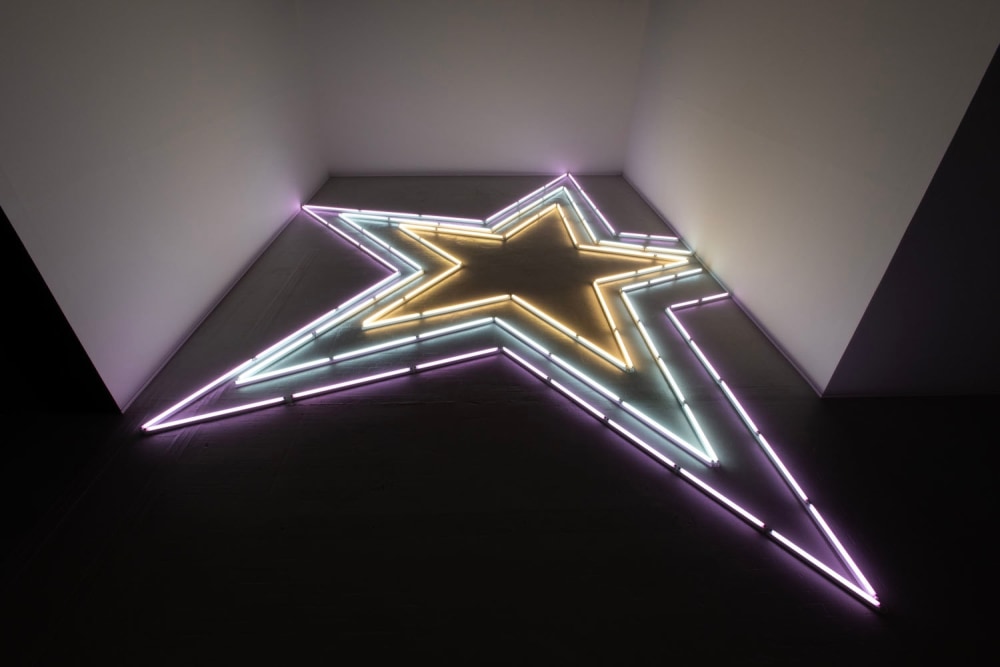 Mark Handforth, Dark Star, 2005, Fluorescent lights, fixtures, gels.