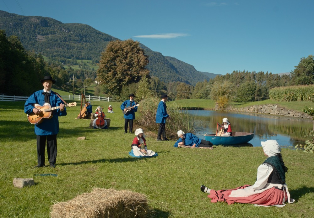 Ragnar Kjartansson - Sunday Without Love - Exhibitions - Luhring Augustine