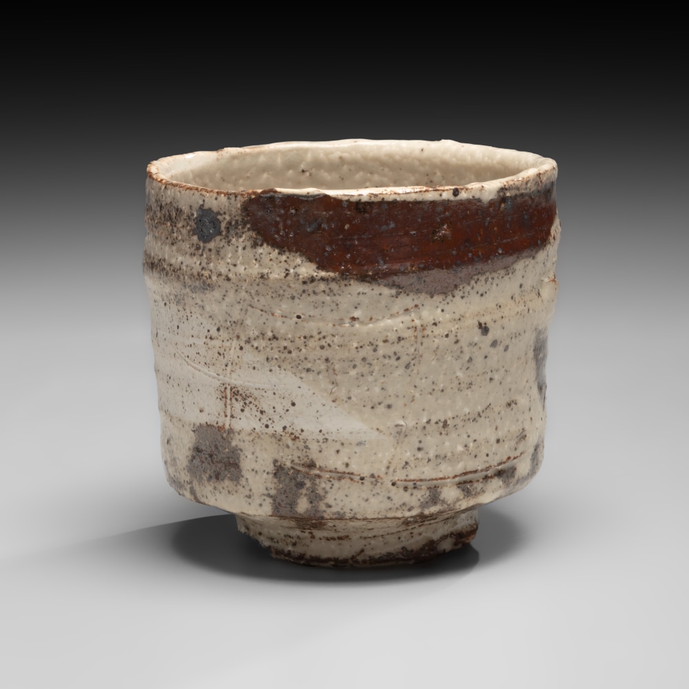 Koie Ryōji - Tall teabowl with brown iron-oxide design - Artworks - Joan B Mirviss LTD | Japanese Fine Art | Japanese Ceramics