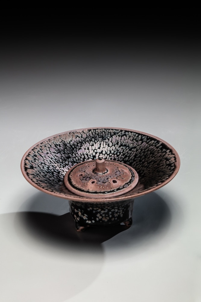 Kamada Kōji - Purple sparkling tenmoku-glazed incense burner with recessed cover - Artworks - Joan B Mirviss LTD | Japanese Fine Art | Japanese Ceramics