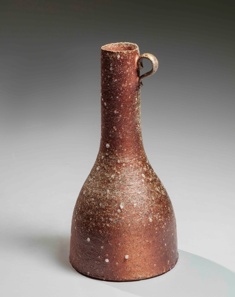 Suzuki Osamu - Shigaraki long-necked small flower vase with eared handle - Artworks - Joan B Mirviss LTD | Japanese Fine Art | Japanese Ceramics