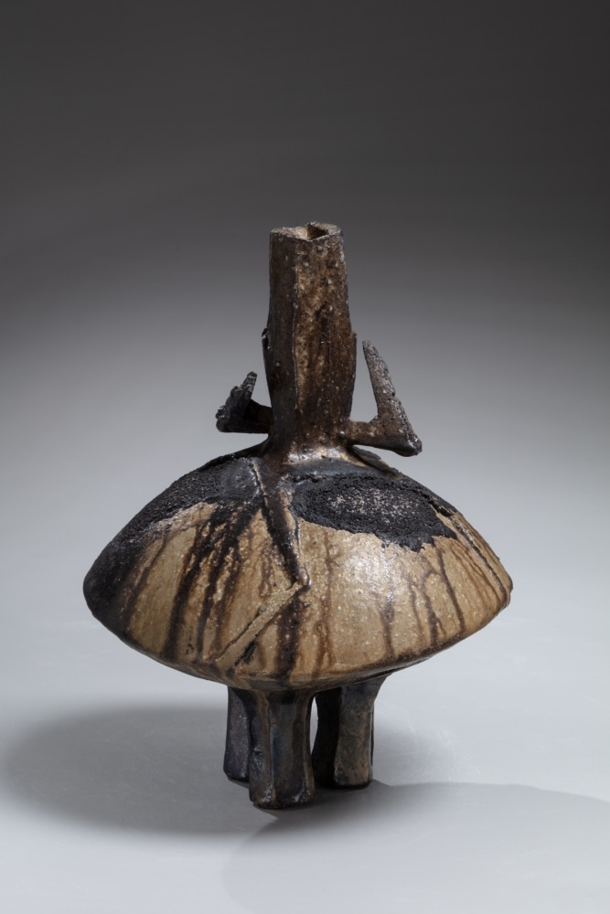 Kakurezaki Ryūichi - Figurative three-footed vase with bent arm handles and flared skirt - Artworks - Joan B Mirviss LTD | Japanese Fine Art | Japanese Ceramics
