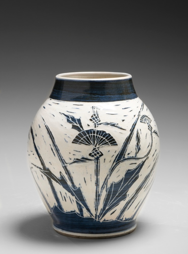 Kondō Yuzō - Vase with thistle decoration in cobalt-blue underglaze - Artworks - Joan B Mirviss LTD | Japanese Fine Art | Japanese Ceramics