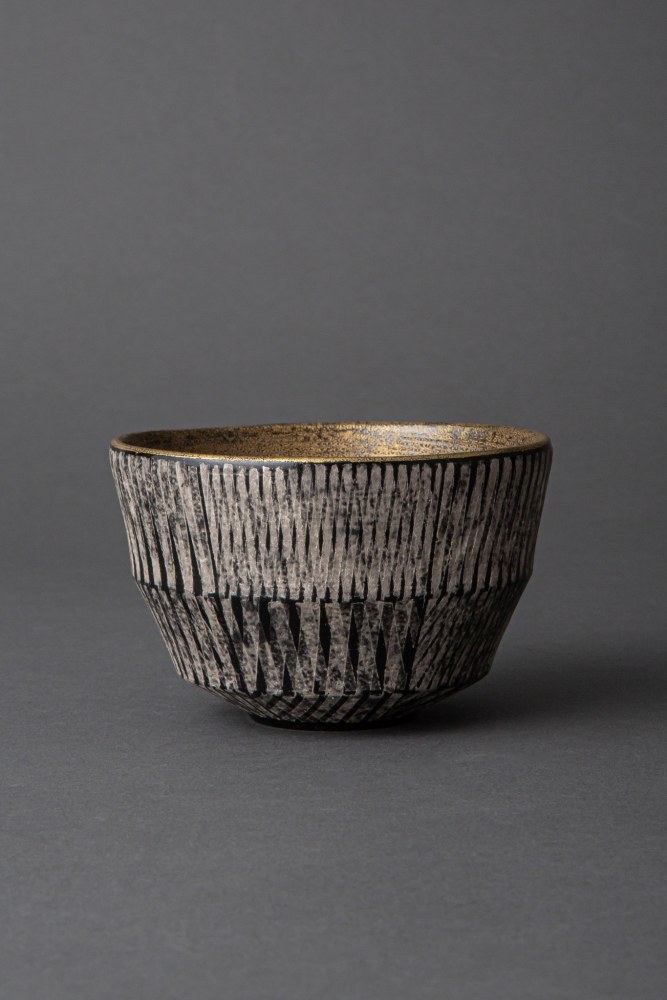 Maeda Masahiro - Black and silver teabowl with linear patterning and gold interior - Artworks - Joan B Mirviss LTD | Japanese Fine Art | Japanese Ceramics