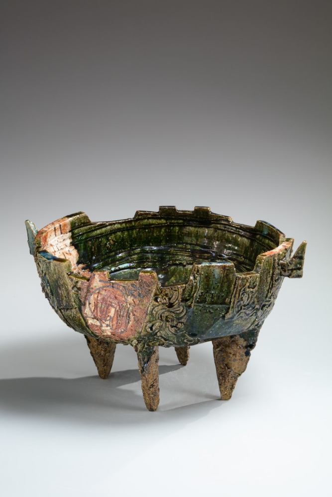 Takauchi Shūgō - Large Oribe-glazed four-footed vessel with incised archaic glyphs design - Artworks - Joan B Mirviss LTD | Japanese Fine Art | Japanese Ceramics