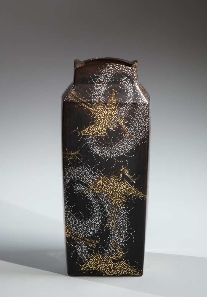 Morino Akito - Rectangular vase with flying crane motif and auspicious numerical designs - Artworks - Joan B Mirviss LTD | Japanese Fine Art | Japanese Ceramics