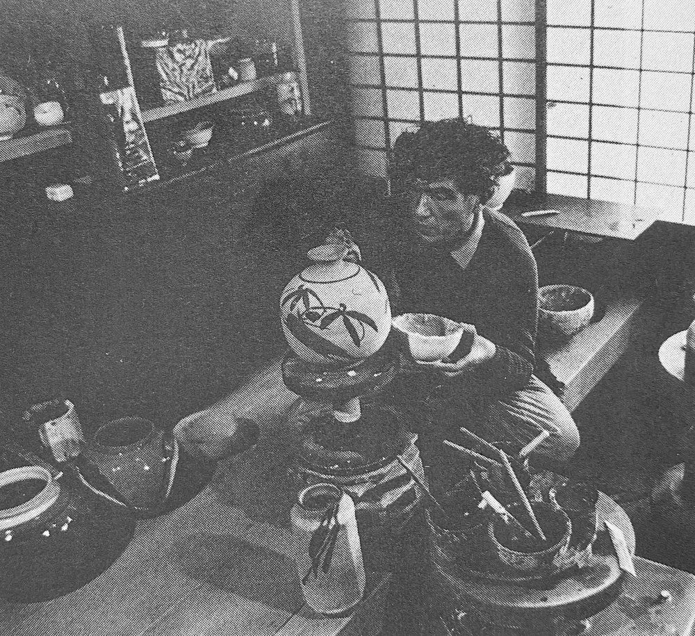 Photo: Gendai tōgei no kishu. Vol. 4 of Gendai nihon nō tōgei (Tokyo, 1982).