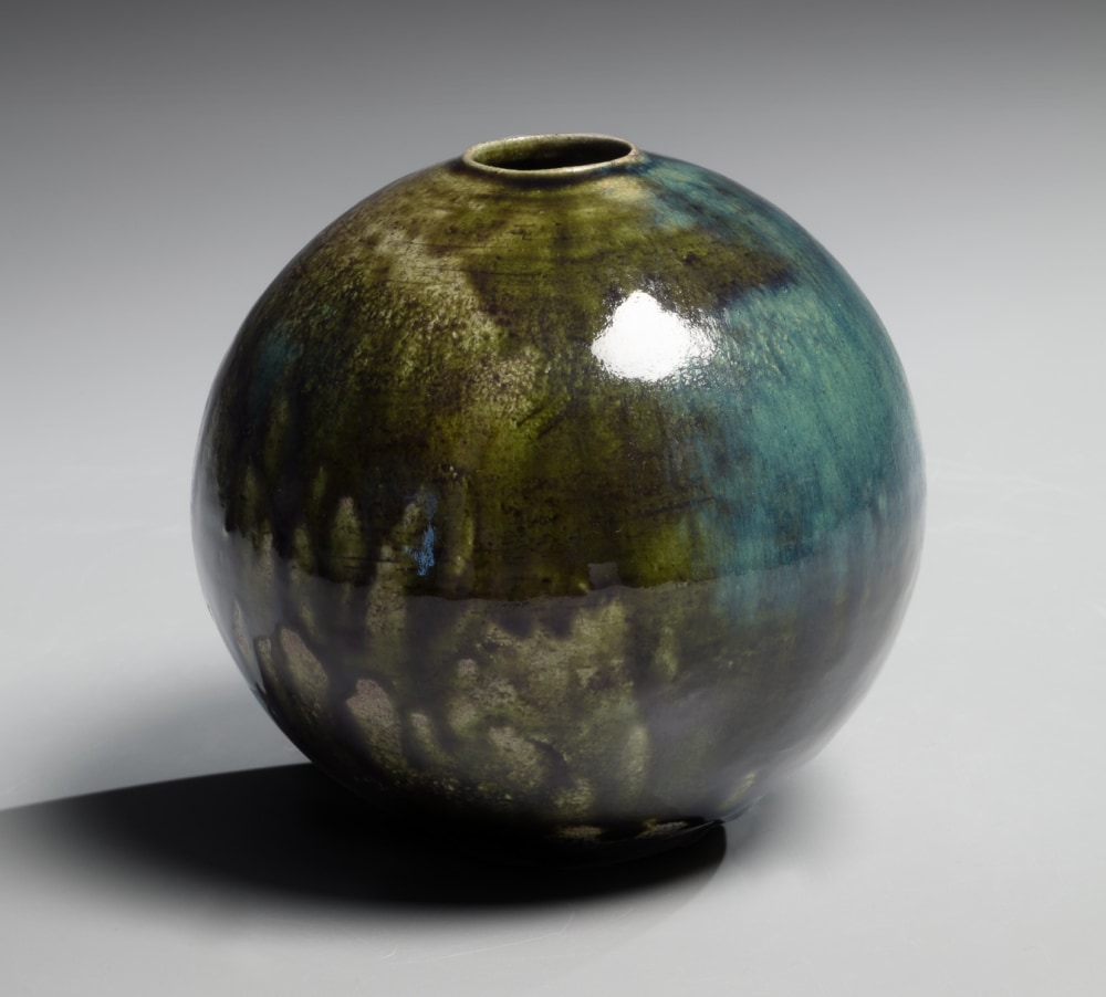 Katō Ryōtarō - Large globular dripping Oribe-glazed vessel with small, slightly raised mouth - Artworks - Joan B Mirviss LTD | Japanese Fine Art | Japanese Ceramics