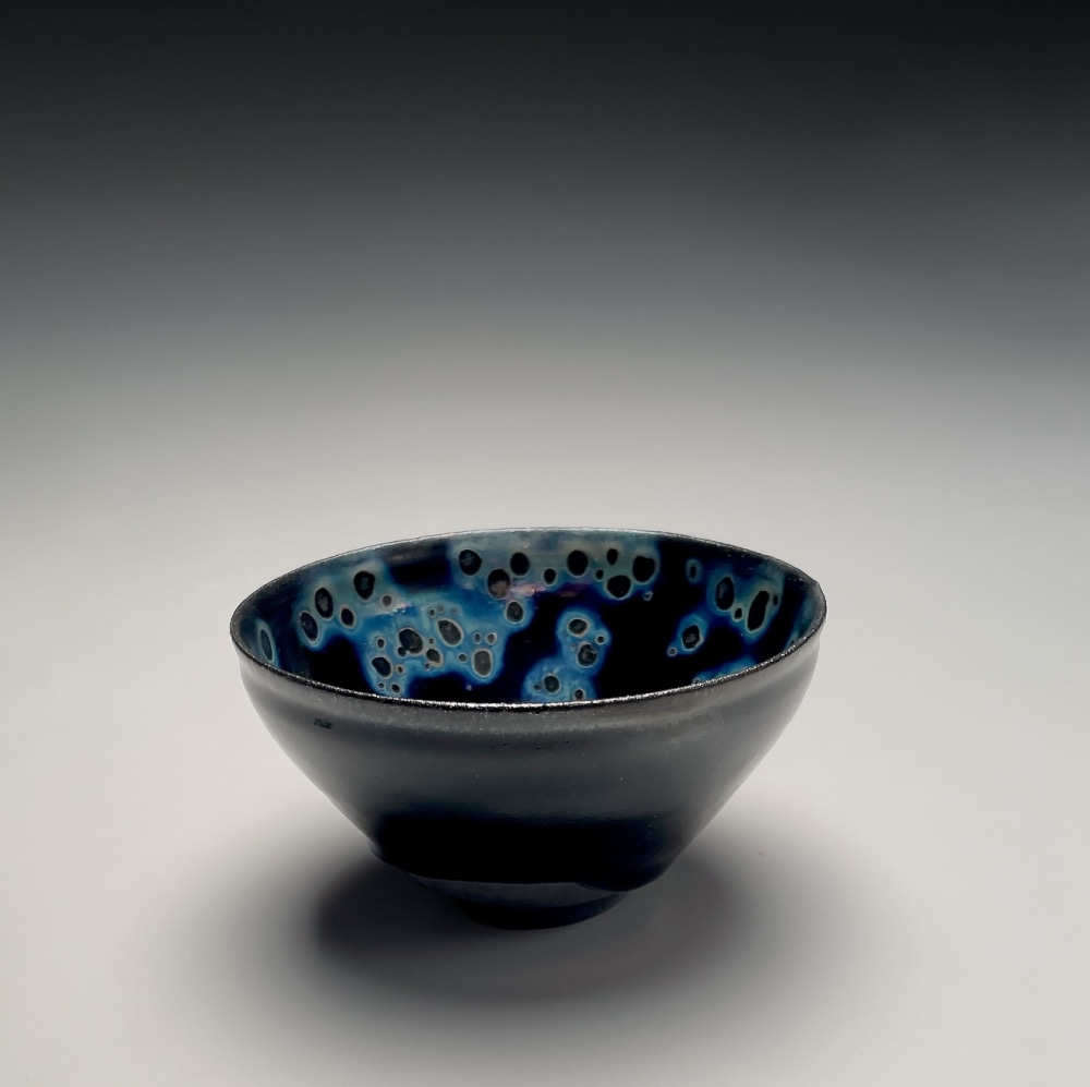 Seto Takemi - Teabowl with extensive variations of blue tenmoku oil-spot patterns - Artworks - Joan B Mirviss LTD | Japanese Fine Art | Japanese Ceramics