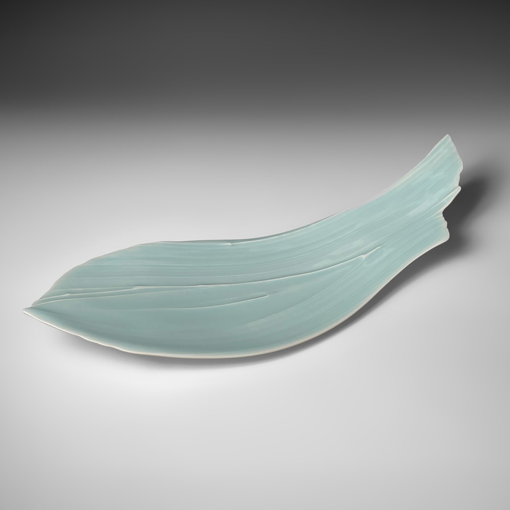 Hoshino Gen - Curving leaf-shaped platter - Artworks - Joan B Mirviss LTD | Japanese Fine Art | Japanese Ceramics