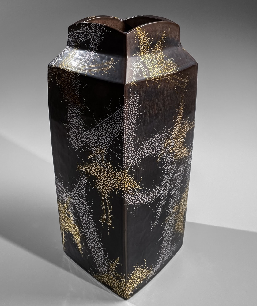 Morino Akito - Rectangular vase with flying crane motif and auspicious numerical designs - Artworks - Joan B Mirviss LTD | Japanese Fine Art | Japanese Ceramics