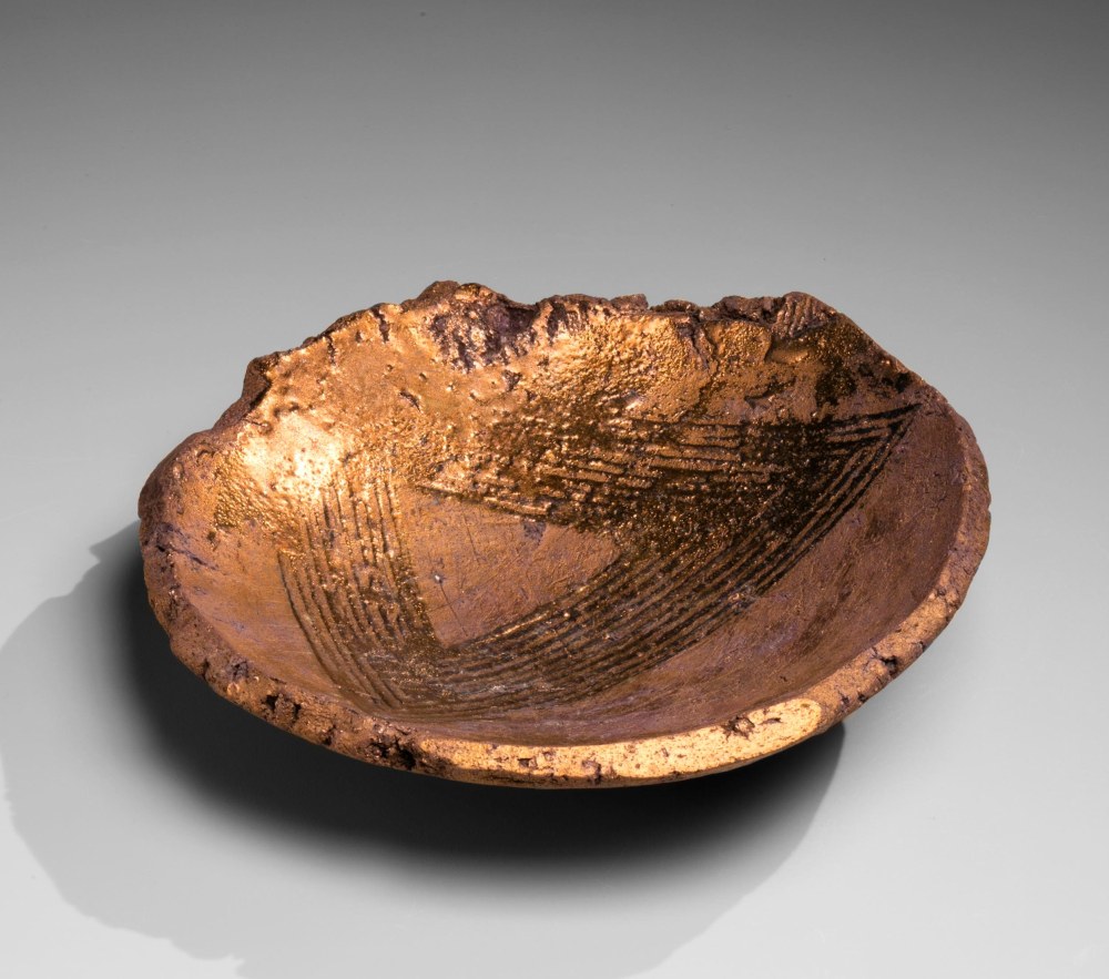 Ogawa Machiko - Copper-glazed rounded plate with incised concentric triangular linear patterning - Artworks - Joan B Mirviss LTD | Japanese Fine Art | Japanese Ceramics
