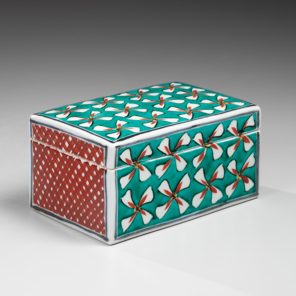 Tomimoto Kenkichi - Iro-e (enamel overglaze) covered box with sarasatic patterned white floral design - Artworks - Joan B Mirviss LTD | Japanese Fine Art | Japanese Ceramics