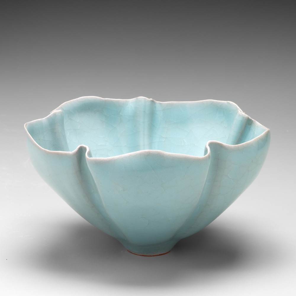 Itō Hidehito - Small rounded, pleated leaf-form craquelure celadon-glazed bowl with foliated rim - Artworks - Joan B Mirviss LTD | Japanese Fine Art | Japanese Ceramics