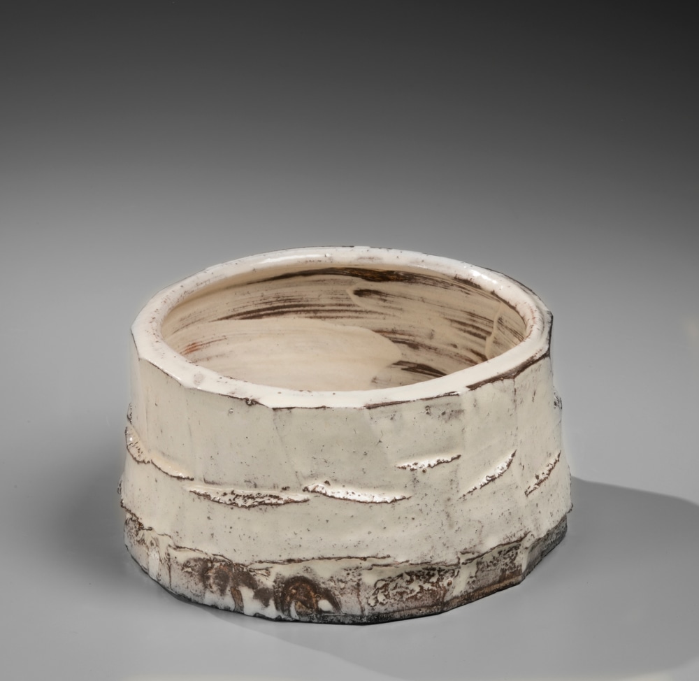 Yagi Kazuo - Round vessel with cut facets and brushed hakeme white glaze - Artworks - Joan B Mirviss LTD | Japanese Fine Art | Japanese Ceramics