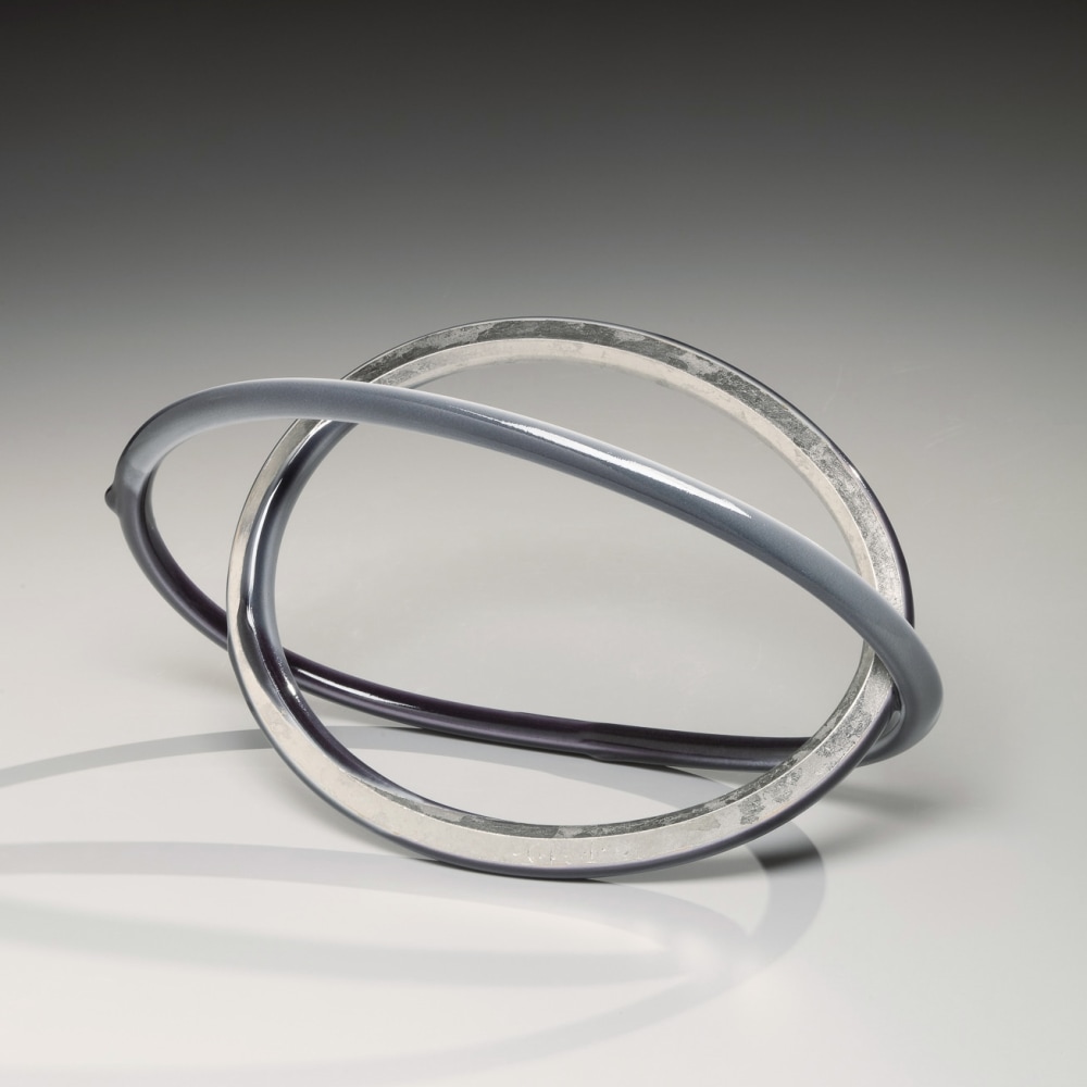Fukumoto Fuku - Sculpture of a pair of intersecting ovoid rings - Artworks - Joan B Mirviss LTD | Japanese Fine Art | Japanese Ceramics