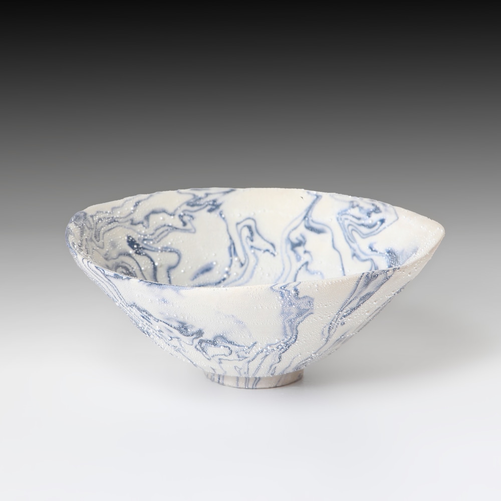Kondō Takahiro - Wide-mouthed flaring blue-and-white teabowl in "silver mist" overglaze - Artworks - Joan B Mirviss LTD | Japanese Fine Art | Japanese Ceramics