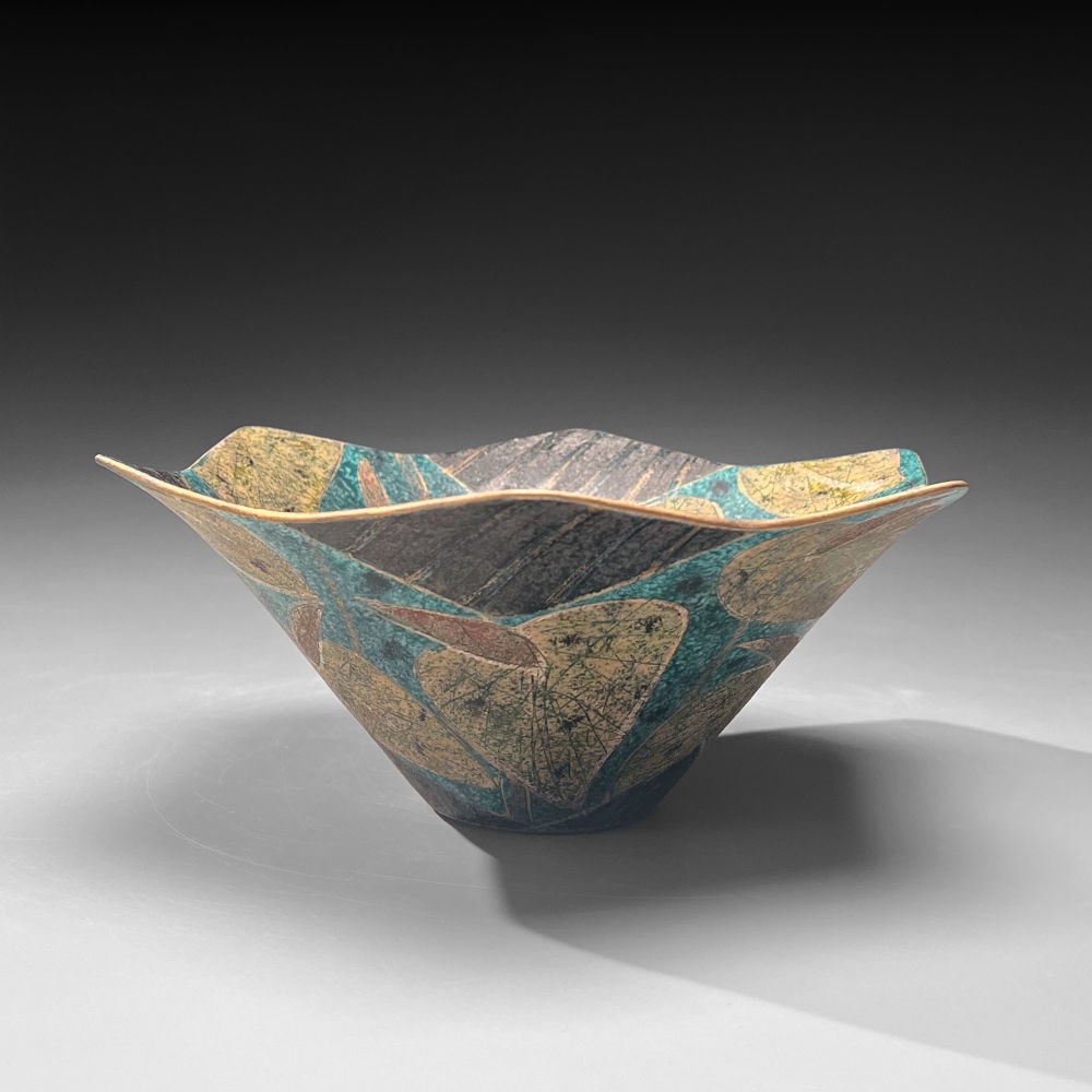 Maeda Masahiro - Hexagonal pointed bowl with anthurium design - Artworks - Joan B Mirviss LTD | Japanese Fine Art | Japanese Ceramics