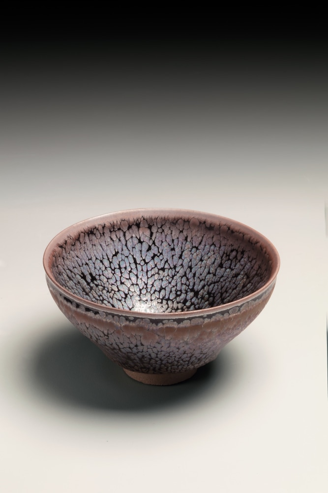 Kamada Kōji - Sparkling oil-spot tenmoku rounded teabowl - Artworks - Joan B Mirviss LTD | Japanese Fine Art | Japanese Ceramics