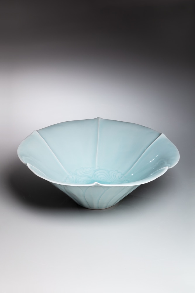 Tsukamoto Kaiji - Large scalloped and ribbed bowl - Artworks - Joan B Mirviss LTD | Japanese Fine Art | Japanese Ceramics