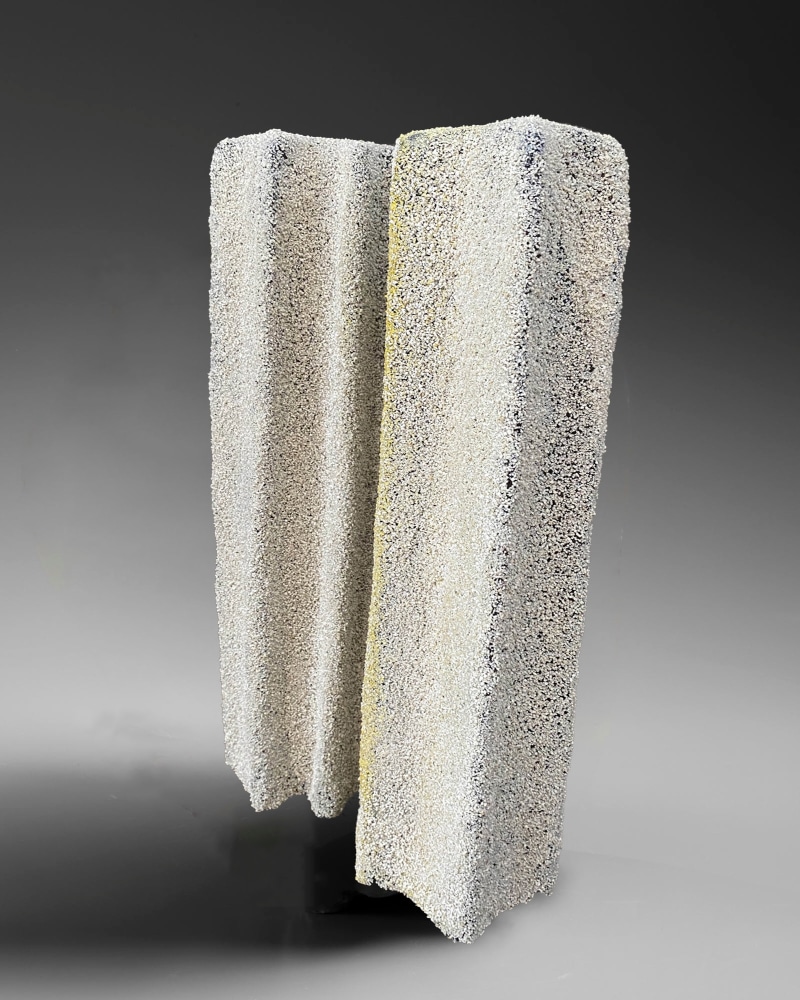 Katsumata Chieko - White chamotte-encrusted sculpture in the form of conjoined pillars - Artworks - Joan B Mirviss LTD | Japanese Fine Art | Japanese Ceramics