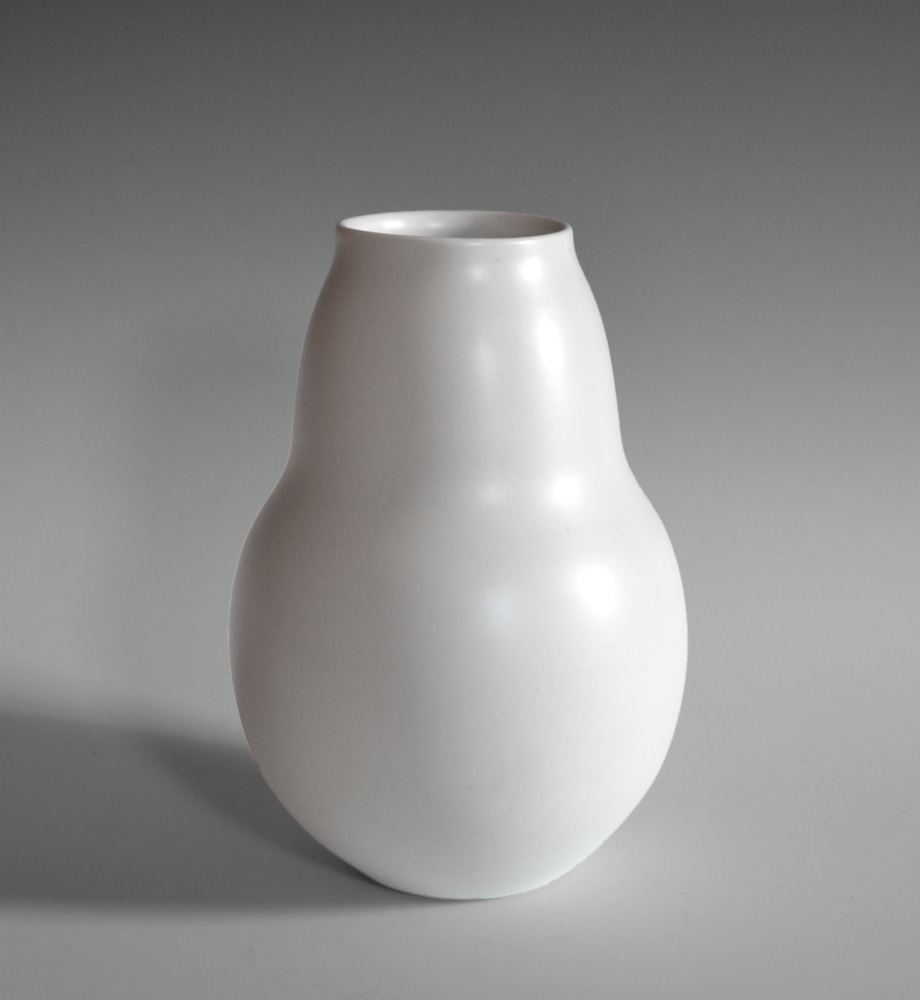 Yamada Hikaru - White slightly gourd-shaped vase - Artworks - Joan B Mirviss LTD | Japanese Fine Art | Japanese Ceramics