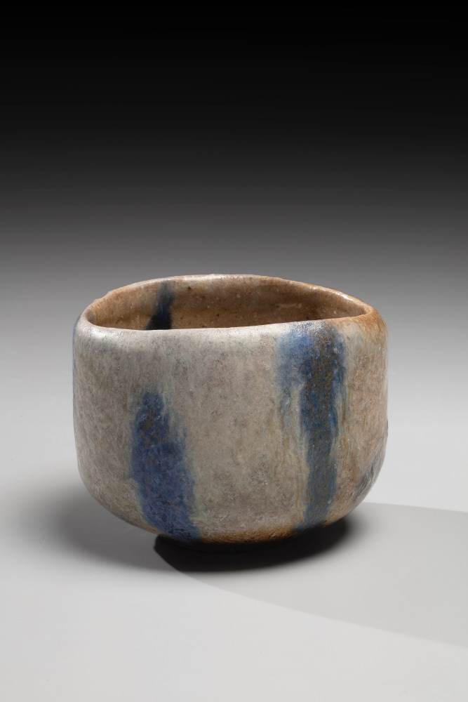 Katō Ryōtarō - Rounded cobalt Oribe teabowl with glaze streaks - Artworks - Joan B Mirviss LTD | Japanese Fine Art | Japanese Ceramics