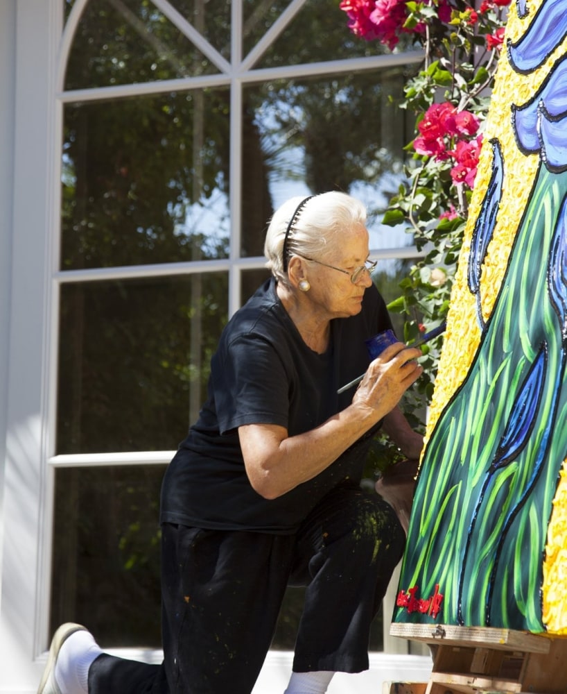 About - Croatian born sculptor and painter Ana Tzarev, is renown for her monumental flower sculptures and colourful Japanese scenes.