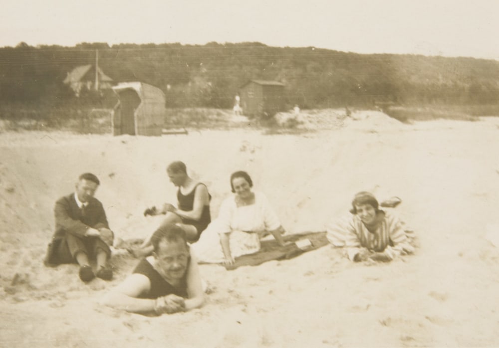 (left to right) Wassily Kandinsky, Walter Gropius, Lyonel Feininger, Julia Feininger, and Nina Kandinsky at Timmendorfer Strand, Baltic Sea, September 1922