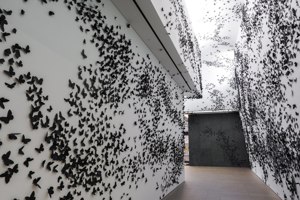 Carlos Amorales participa en Phoenix Art Museum en Phoenix con su exposición Black Cloud