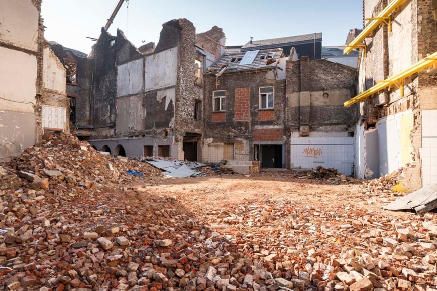 TERESA MARGOLLES, Esta finca no será demolida (Charleroi, Belgium), 2019