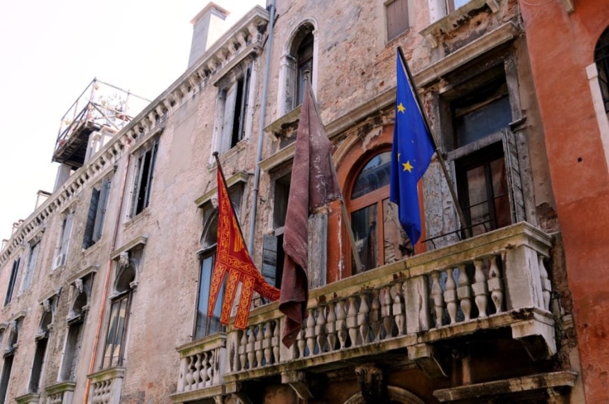 TERESA MARGOLLES, Bandera (Flag)