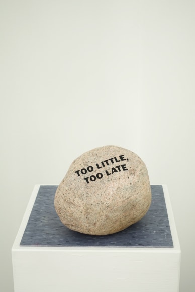 MICHAEL VICKERS | MONUMENT V (LATE) | PIERRE GRAVÉE ET PEINTE | 6 X 8 X 9 POUCES | 2017