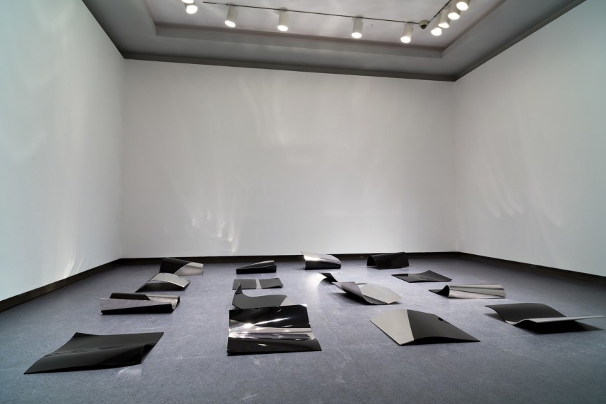 ANDREW WRIGHT | VIZ | ARGENT SUR BOIS ET HAUTE DENSITÉ STRATIFIÉ | DIMENSIONS VARIABLES (CH. PANNEAU APPROX. 60 X 60 CM) | 2015
