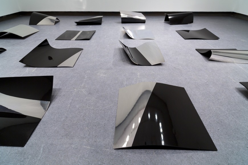 ANDREW WRIGHT | VIZ | ARGENT SUR BOIS ET HAUTE DENSITÉ STRATIFIÉ | DIMENSIONS VARIABLES (CH. PANNEAU APPROX. 60 X 60 CM) | 2015