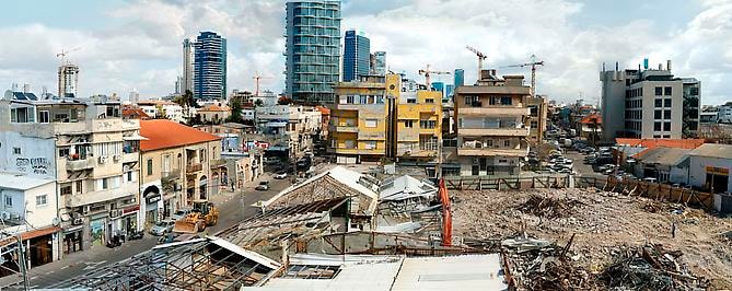 BARRY FRYDLENDER Falling Bricks, 2014