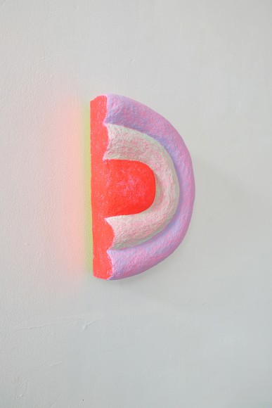 Chiaozza Core Echo, 2019 Acrylic on paper pulp 13 x 9 x 3 in. / 33 x 23 x 7.6 cm.