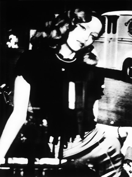 Wendy Paton, Visages de Nuit, Sitting Pretty, 2008, Sous Les Etoiles Gallery