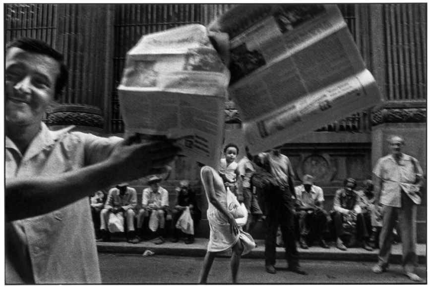 Man selling Granma newspapers, Havana, 1995 - Ernesto Bazan