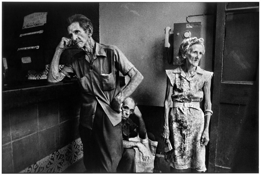 Waiting for coffee, Regla, 1995 - Ernesto Bazan