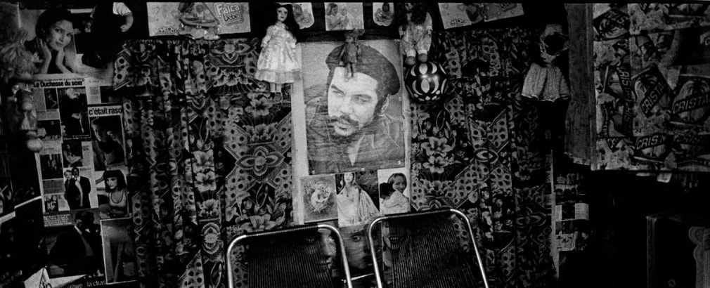 Che and fashion girls, Vi&ntilde;ales, 2003 - Isla Series by Ernesto Bazan | Fine Art Photography