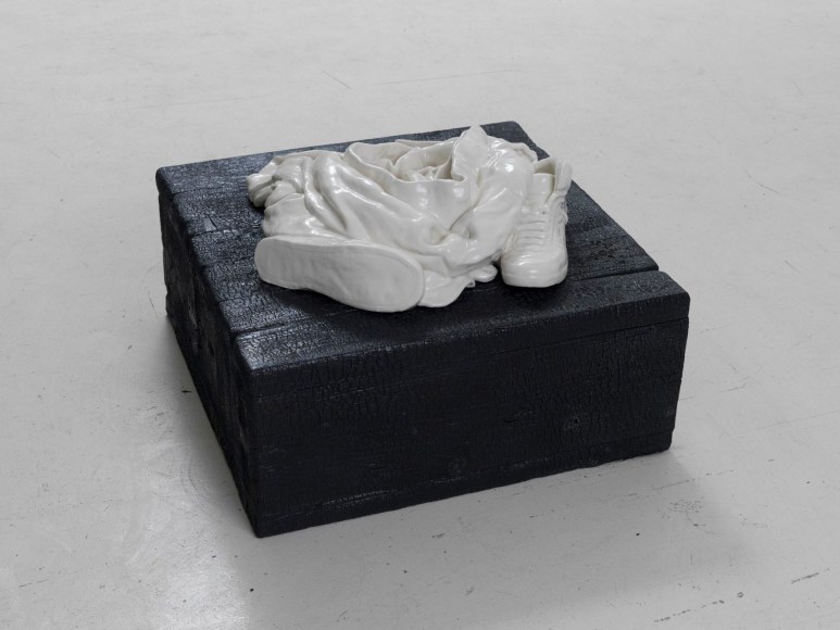 Reza Aramesh, Action 145: Friday April 25, 2003 at 07:55, 2015