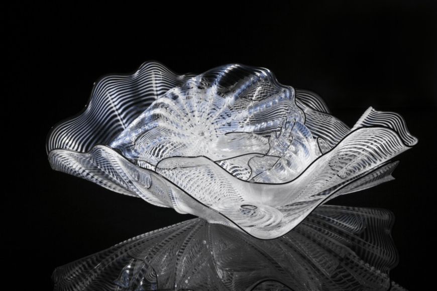 Dale Chihuly, Radiant White Persian Set with Ebony Lip Wraps,&nbsp;2015
