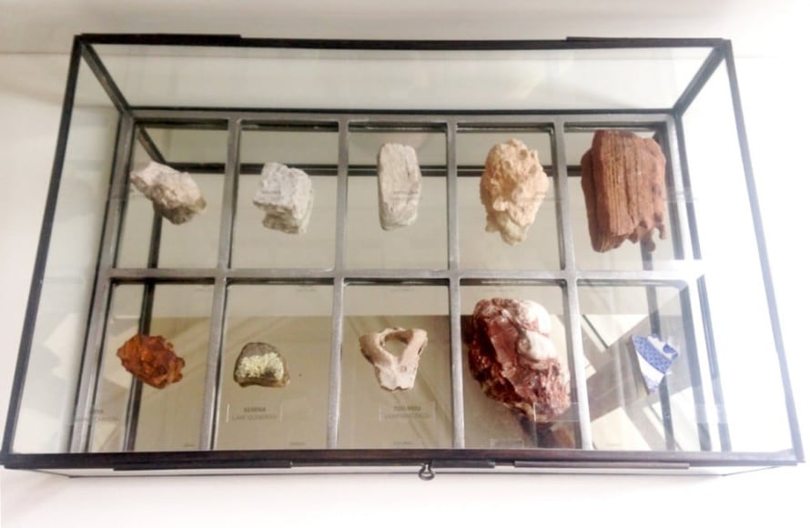 ADELINE DE MONSEIGNAT, The Rock Box (The Skin of the Earth series),