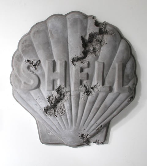 Daniel Arsham, Obsidian Eroded Shell Sign, 2014&nbsp;