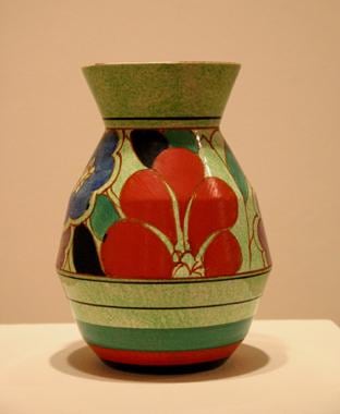 Red Gardenia cafe-au-lait vase shape 360