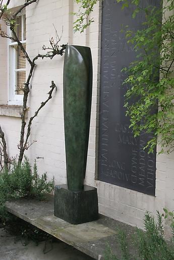 Barbara Hepworth Single Form (Eikon)